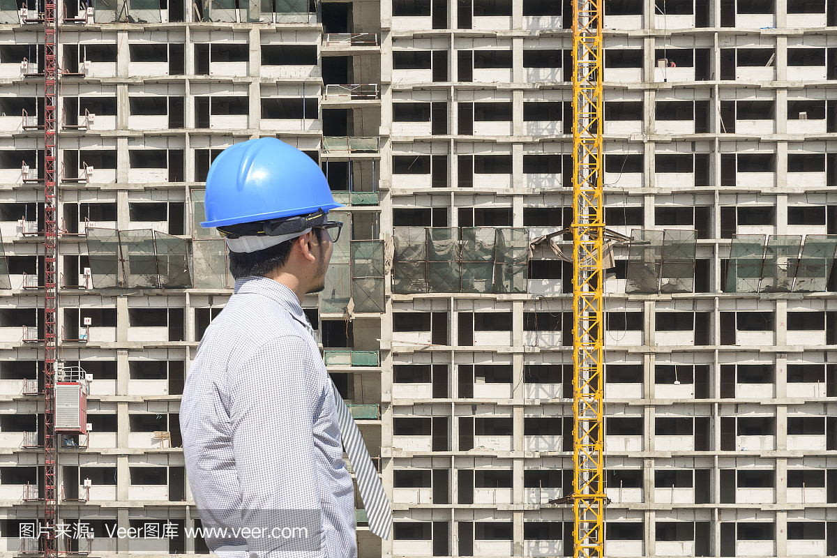 施工现场的建筑工程师